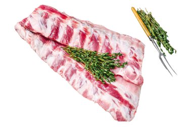 Çiğ domuz filetosu ve kekik. Beyaz arkaplanda izole edilmiş, üst görünüm