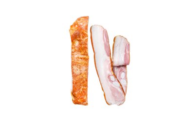 Tütsülenmiş domuz pastırması. Beyaz arkaplanda izole edilmiş, Üst görünüm