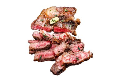 Beyaz arka planda izole edilmiş ızgara biftek bifteği.