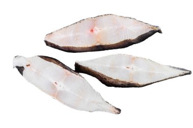 Beyaz arka planda çiğ taze balık halibut. Üst görünüm