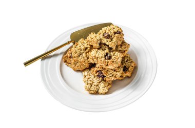 Taze pişmiş yaban mersinli kurabiyeler. Beyaz arka planda izole edilmiş. Üst görünüm