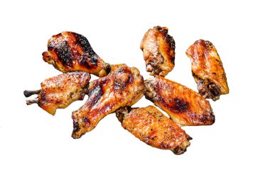 Soslu kızarmış tavuk kanadı. Beyaz arka planda izole edilmiş. Üst görünüm