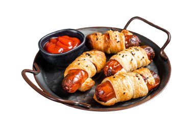 Sosisli börek ve sosisli börek. Beyaz arkaplanda izole