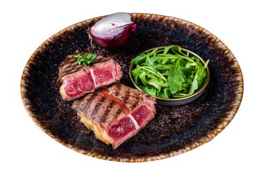 Izgara istiridye üstü bıçaklı biftek ve salata. Beyaz arka planda izole edilmiş. Üst görünüm