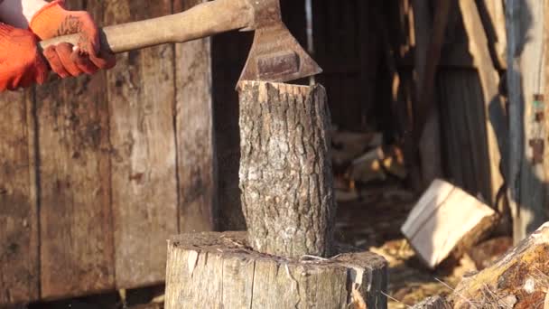 Dřevo Trouby Příprava Dřeva Sekám Dřevo Domácnost Řezání Sekerou — Stock video