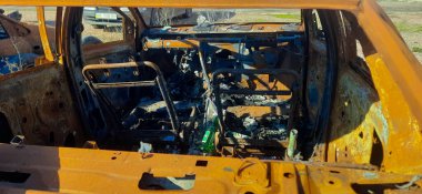 Topçu ateşi sonucu araba yanmıştı. Mykolaiv. Ukrayna.