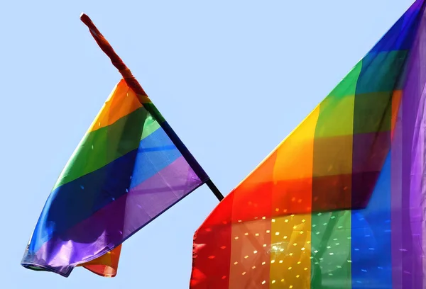 Orgoglio Arcobaleno Lgbt Gay Bandiera Essere Sventolato Cielo — Foto Stock