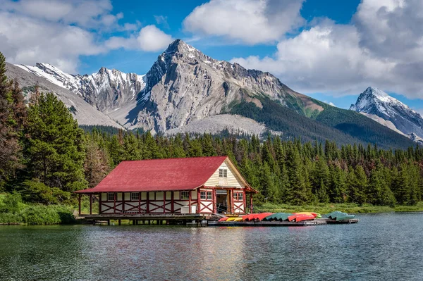 Bootshaus Der Maligne Lakes Jasper National Park Alberta lizenzfreie Stockbilder