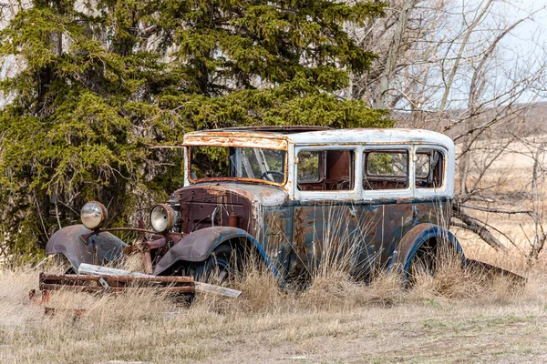 Ein Oldtimer Der Auf Der Prärie Von Saskatchewan Ausgesetzt Wurde — Stockfoto