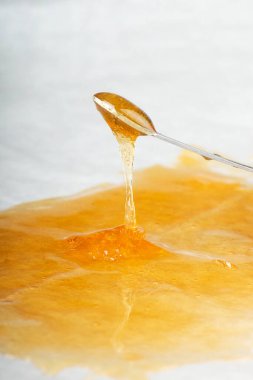 Esrar içmek için kokulu altın terp sosu, thc içerikli balmumu otu.