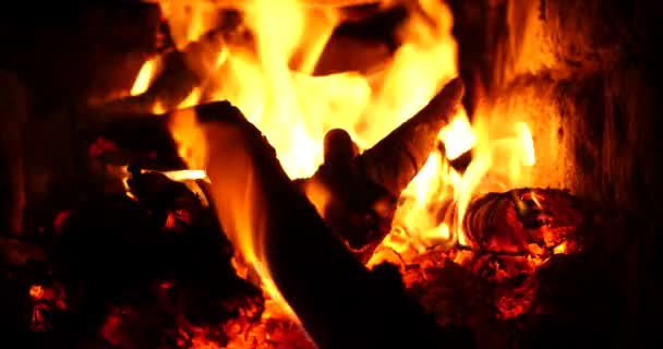 炉灰在燃烧 柴火在燃烧 高质量的4K镜头 — 图库视频影像