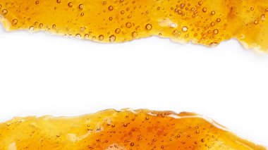 kenevir altın kırıcı reçine özü ve metin yeri için kopyalama alanı olan beyaz arkaplan.