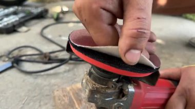 Ezmek için zümrüt tekerlek takıyorum. Yüksek kalite 4k görüntü