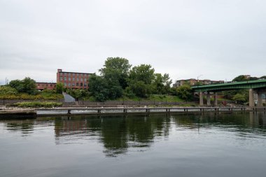 New York Kanal Sistemi 'nin Oswego Kanalı' ndan Oswego, New York manzarası