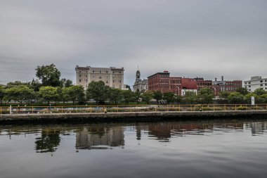 New York Kanal Sistemi 'nin Oswego Kanalı' ndan Oswego, New York manzarası