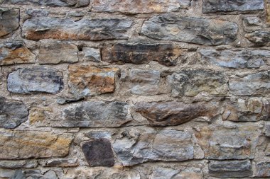 Tarihi bir binanın dış duvarını kapatın.