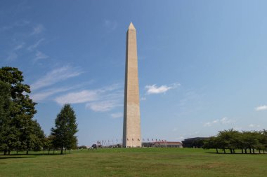 Washington, DC, ABD - 10 Ağustos 2024: Washington Anıtı, 555 feet yüksekliğindeki dikilitaş, ABD 'nin ilk başkanı George Washington' u onurlandırdı..