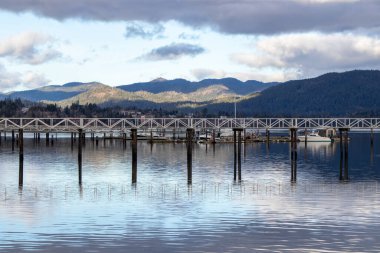 Sooke, British Columbia, Kanada - 12 Ocak 2025: Tekneler Sooke Havzası 'na yanaştı