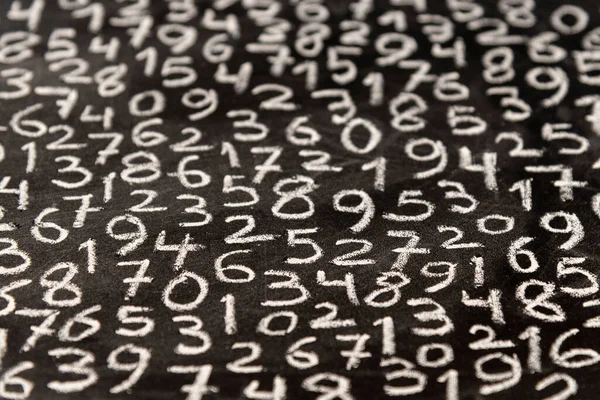 Wiele Cyfr Ręcznie Napisanych Kredą Tablicy — Zdjęcie stockowe