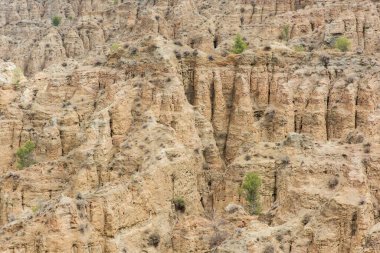 İspanya 'nın Granada Geopark kentindeki Çorak Topraklar dağ oluşumları ile çöl manzarası