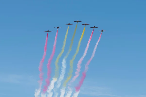 Aviões Fazendo Acrobacias Céu Desenhando Bandeira Espanha — Fotografia de Stock