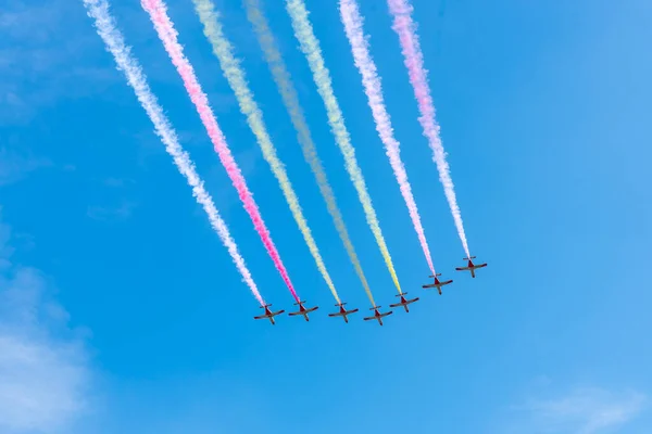 Aerei Che Fanno Aerobica Nel Cielo Disegnano Bandiera Della Spagna — Foto Stock