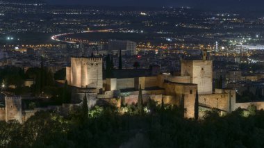 Albaicn 'deki San Miguel Alto' dan Granada 'daki Alhambra' nın panoramik görüntüsü.