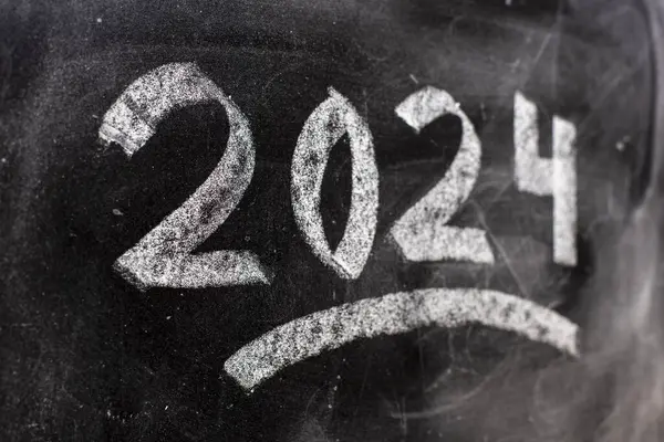 Yıl 2023 Tebeşirle karatahtaya yazılmış