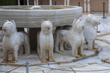 Alhambra Aslanları Meydanı Çeşmesi, Granada, İspanya