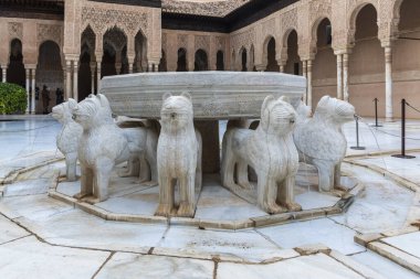 Alhambra Aslanları Meydanı Çeşmesi, Granada, İspanya