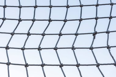 İple düğümlenmiş bir tırmanma ağının ayrıntıları