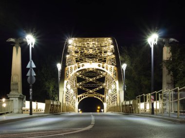 Macaristan 'ın Gyor kentindeki Kossuth Köprüsü' nün Akşam Görüşü - 28 Nisan 2018