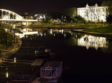 Mosoni-Duna ve Raba Nehri 'nin Gyor, Macaristan' da Gece Birleşmesi - 28 Nisan 2018