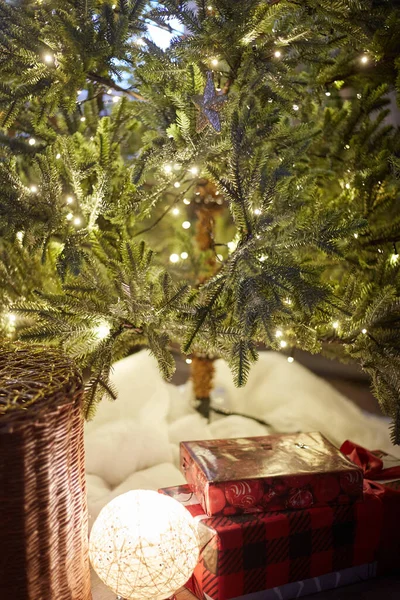 Karácsonyi Dekoráció Karácsonyi Háttér Kandalló Karácsonyfa — Stock Fotó