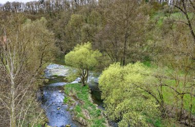 Rothenburg ob der Tauber Ortaçağ kasabasında bahar günü. 