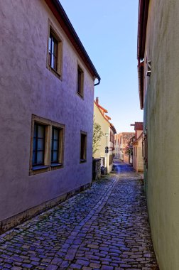 Rothenburg ob der Tauber Ortaçağ kasabasında bahar günü. 
