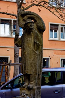 Ortaçağ Wurzburg şehrinde yağmurlu bir günde güzel bir gün..