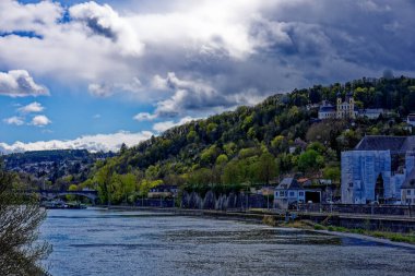 Ortaçağ Wurzburg şehrinde yağmurlu bir günde güzel bir gün..