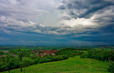 Fırtınada Bavyera 'nın güzel manzaraları. 