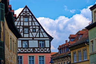 Bamberg şehrinde harika bir gün Yağmurlu bir havada.