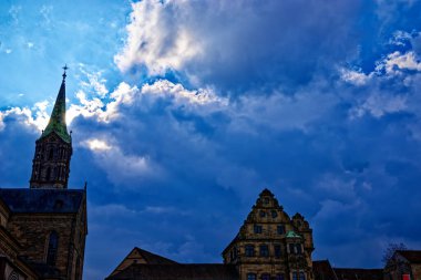Bamberg şehrinde harika bir gün Yağmurlu bir havada.