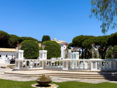 Portekiz 'de bir tatil köyünün çeşme bölgesi. Albufeira bölgesi.