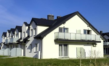 Yeni modern evler, zarif emlak konsepti.