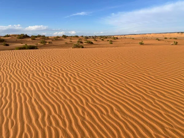 Θίνες Στην Έρημο Σαχάρα Στην Έρημο Μερζούγκα Κόκκοι Άμμου Σχηματίζοντας — Φωτογραφία Αρχείου