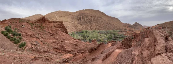 Marrocos África Montanhas Vermelhas Suculentas Com Uma Das Deslumbrantes Aldeias — Fotografia de Stock