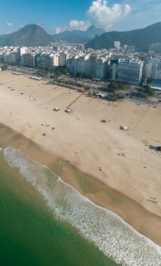 Rio de Janeiro 'nun havadan görünüşü, Copacabana plajı. Manzaralar. Gökdelenler, plajlar ve doğa. Kaldırımlar ve sokaklar. Şehrin şehir merkezinden. Brezilya