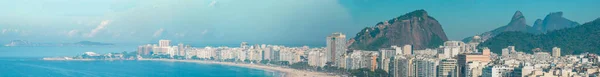 リオデジャネイロ コパカバーナビーチの空中ビュー ビュー スカイスクレーパービーチや自然 歩道や通り 都市の都市中心部 ブラジル — ストック写真
