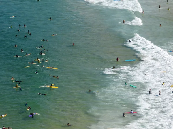 Letecký Výhled Rio Janeiro Surfaři Vodě Pláž Ipanema Atlantické Vlny — Stock fotografie