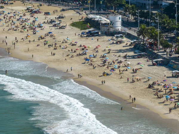 Vista Aérea Playa Ipanema Gente Tomando Sol Jugando Playa Deportes — Foto de Stock