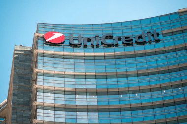 Unicredit Kulesi, Gae Aulenti Meydanı, Milan, İtalya. 8-8-2023. İtalya 'daki en yüksek gökdelen olan Unicredit kulesinin manzarası.